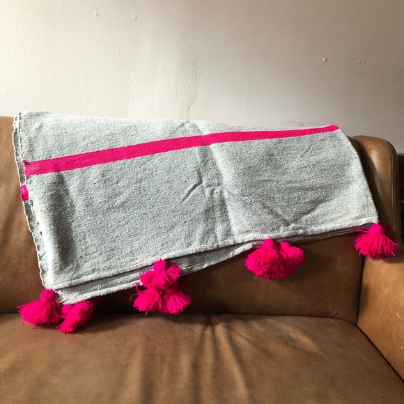 Moroccan Wool Pom Blanket throw multi use - Picture 4 of 7